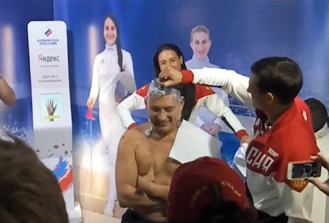 Rusiya komandasının azərbaycanlı baş məşq&ccedil;isi başını ke&ccedil;əl qırxdırdı - FOTO
