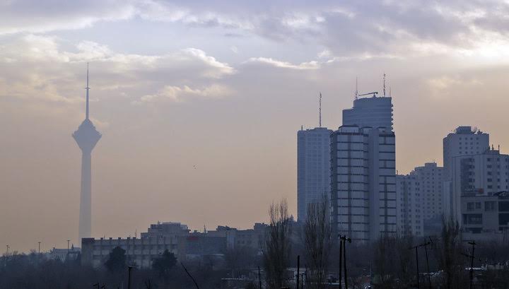 Kişi Tehran meriyasının girişində özünü yandırıb
