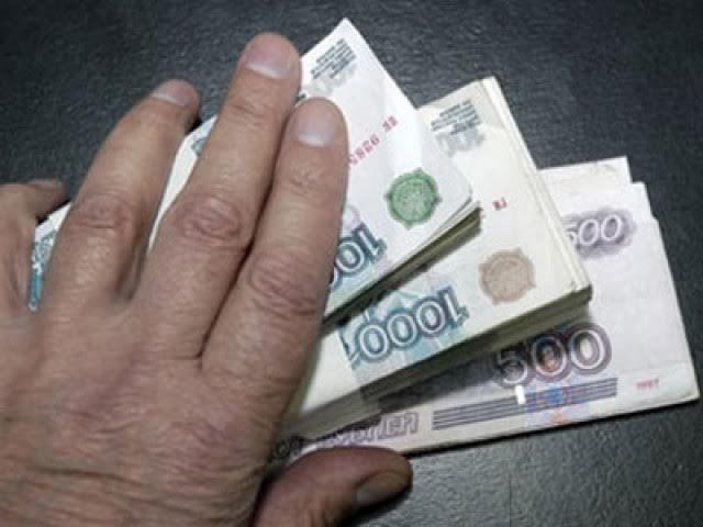 Polisə r&uuml;şvət vermək &uuml;&ccedil;&uuml;n kredit g&ouml;t&uuml;rd&uuml;