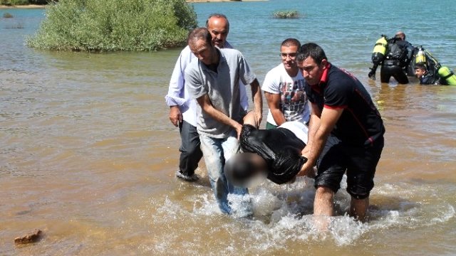 Ş&uuml;vəlan &ccedil;imərliyində&nbsp;batan gəncin cəsədi sudan &ccedil;ıxarıldı