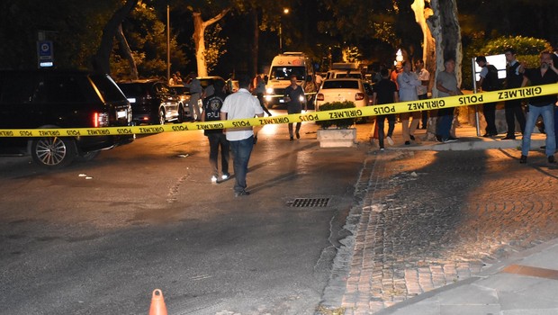 İstanbulda azərbaycanlı biznesmenə sui-qəsd - Özü yaralandı, sürücüsü öldü - VİDEO
