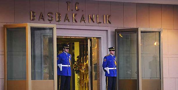 Baş nazir aparatının 18 əməkdaşı saxlanılıb