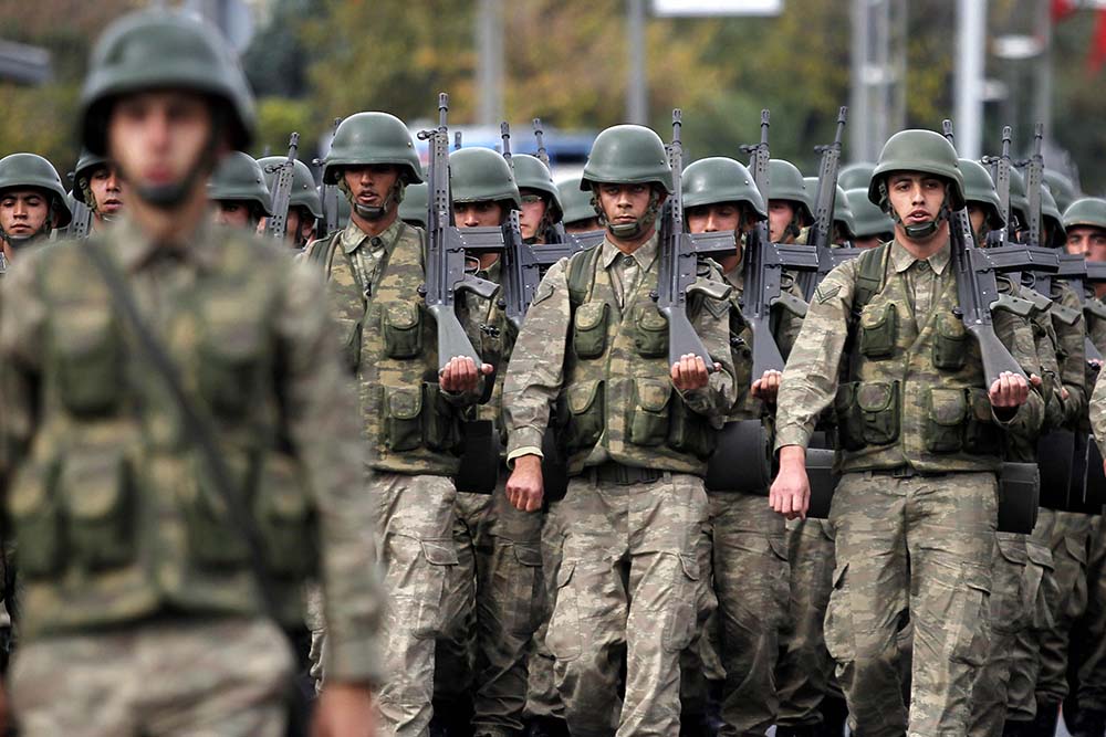 Türkiyədə 600-ə yaxın polkovnik istefaya göndərildi
