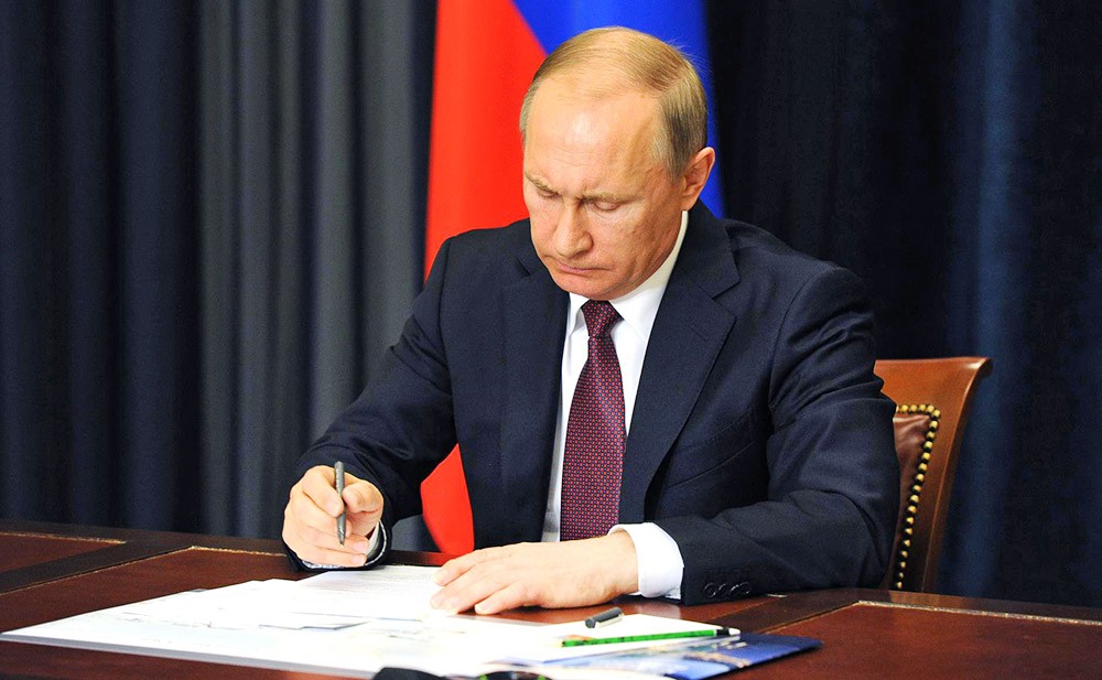 Putin 8 generalı işdən &ccedil;ıxardı