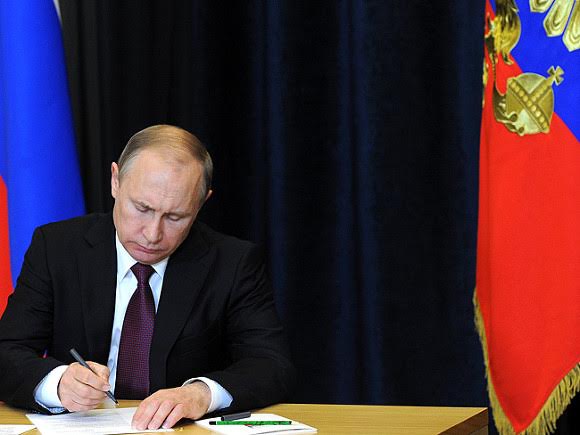 Putinin yeni varisi A&Ccedil;IQLANDI
