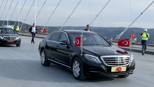 Yavuz Sultan Səlim k&ouml;rp&uuml;s&uuml;ndən ilk Ərdoğan ke&ccedil;di - &nbsp;Video