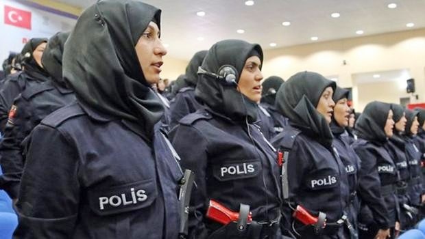 Türkiyədə polis qadınlar da hicab örtə biləcək  