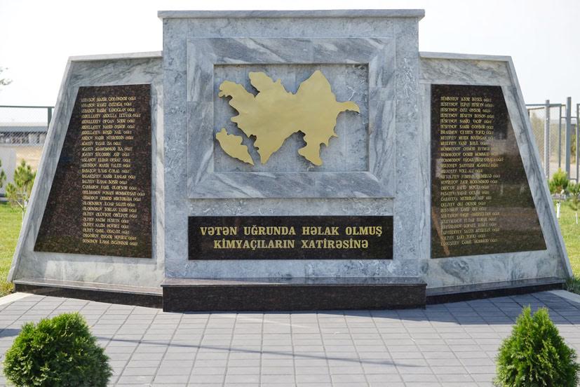 &ldquo;Azərikimya&rdquo;nın kollektivi şəhid yoldaşlarının&nbsp; xatirəsinə abidə ucaldıb