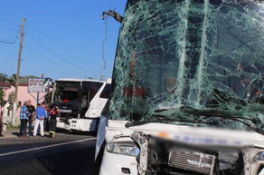 T&uuml;rkiyədə avtobus Azərbaycandan gedən y&uuml;k avtomobilinə &ccedil;ırpılıb - 15 yaralı