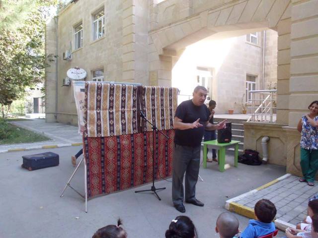 Rəhman Rəhmanov uşaqları sevindirdi