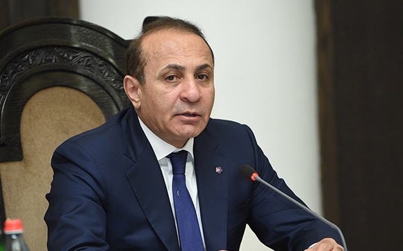 &ldquo;Fahişələri dəyişməklə fahişəxana dəyişməz&rdquo;- Baş nazirin istefasına şərh