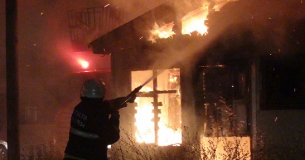 Şamaxıda 4 otaqlı ev yandı