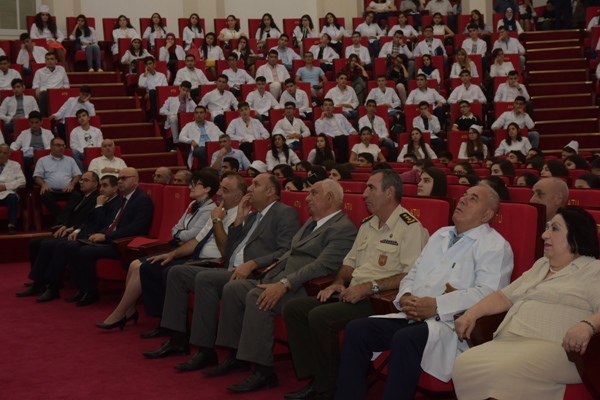 Tibb Universitetində 1002 tələbə ilk dəfə dərsə başladı 
