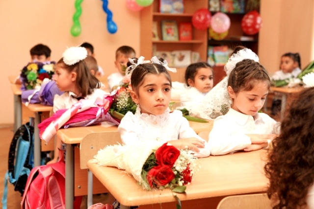 Bu g&uuml;n Bakıda 44013 uşaq I sinfə başlayıb