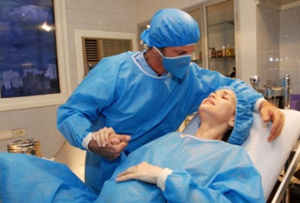 Hər il d&uuml;nyada 500 mindən &ccedil;ox qadın doğuş zamanı &ouml;l&uuml;r  
