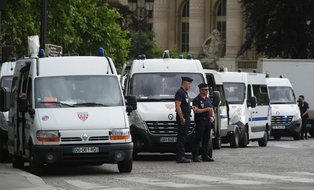 Paris daha bir terror təhl&uuml;kəsi yaşayıb