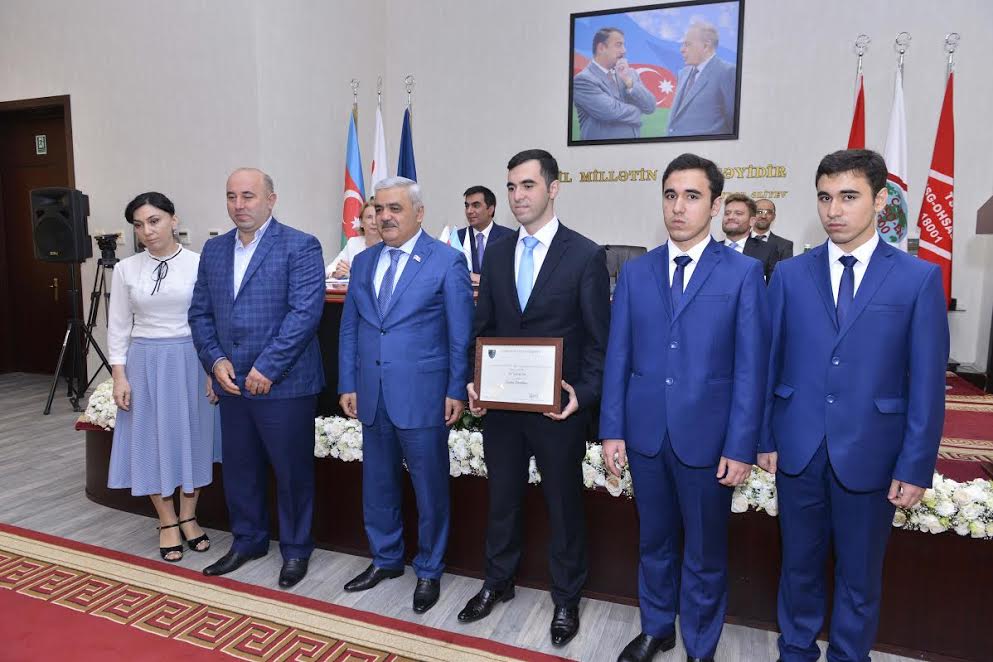 &nbsp;R&ouml;vnəq Abdullayev 3 qardaşı təbrik etdi