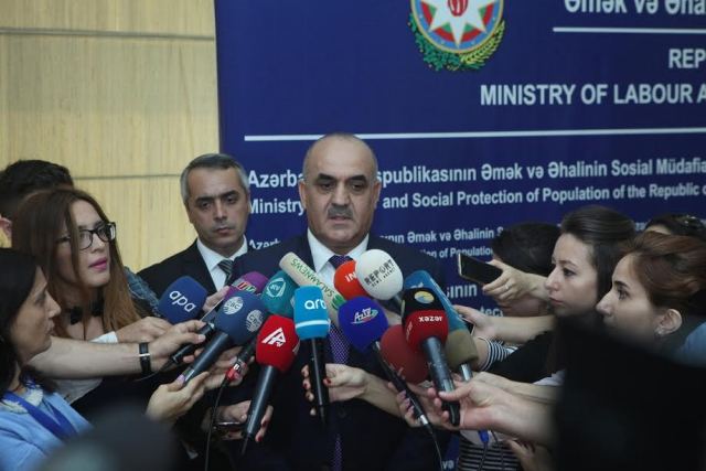 Nazir Konstitusiyaya əlavə olunacaq lokaut anlayışından DANIŞDI