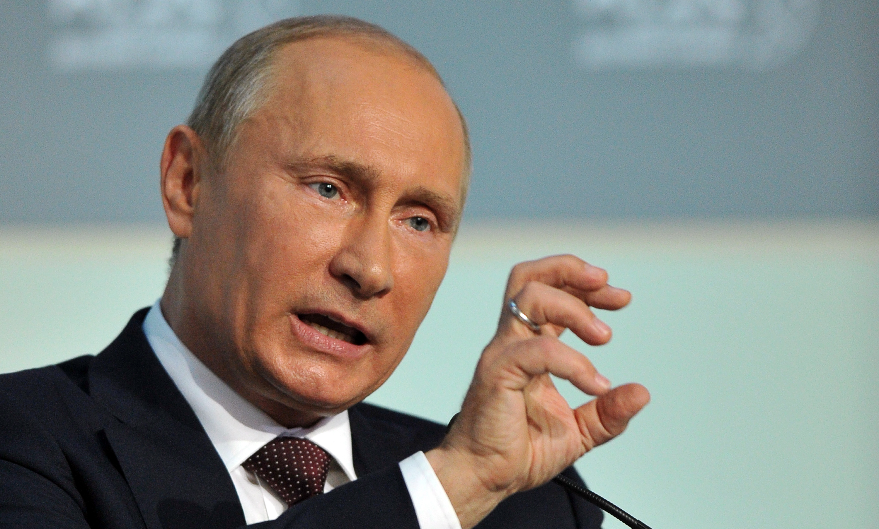 Putin Amerikadakı seçki kampaniyasına müdaxilə edir