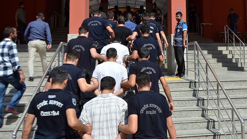 İstanbulda 100 nəfər ədliyyə iş&ccedil;isi həbs olundu