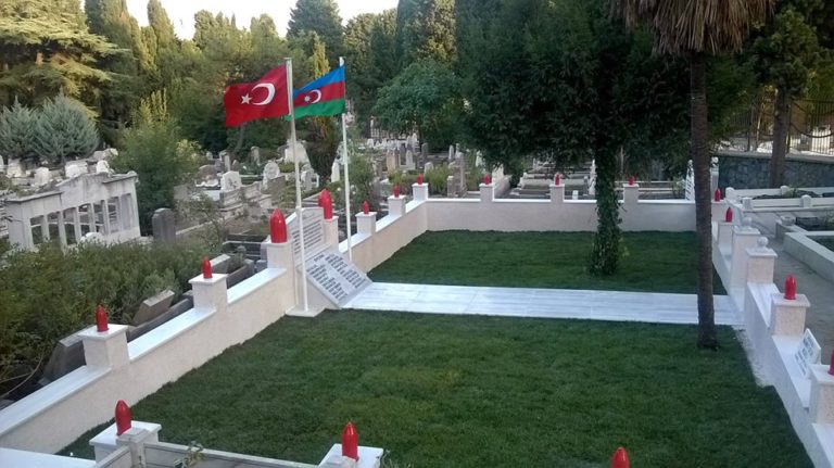 Nuri Paşanın məzarı üzərində Azərbaycan bayrağı dalğalanır – FOTOLAR