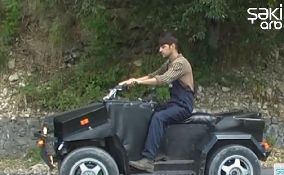 Qaxlı gənc yolsuzluq motosikleti yaratdı - Video