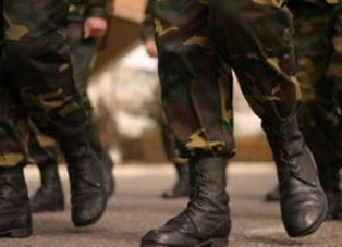 Yerevanda sərxoş əsgər &ouml;z&uuml;n&uuml; &ouml;ld&uuml;rmək İSTƏDİ