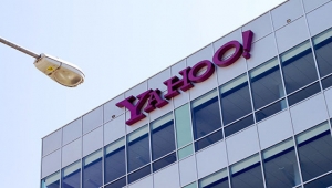 Yahoo istifadə&ccedil;ilərini izlədiyi barədə ittihamları rədd edib