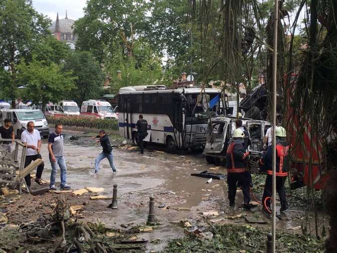 İstanbulda partlayış: yaralılar 10-a &ccedil;atdı - YENİLƏNİB
