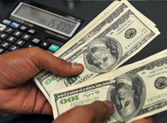 Dollar və manat bu g&uuml;n hansı MƏZƏNNƏDƏDİR?
