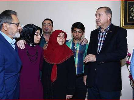 Ərdoğan şəhid ailələrini ziyarət edib