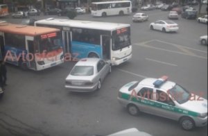 Taksi sürücülərinin paytaxtda törətdiyi qəzalar - VİDEO 