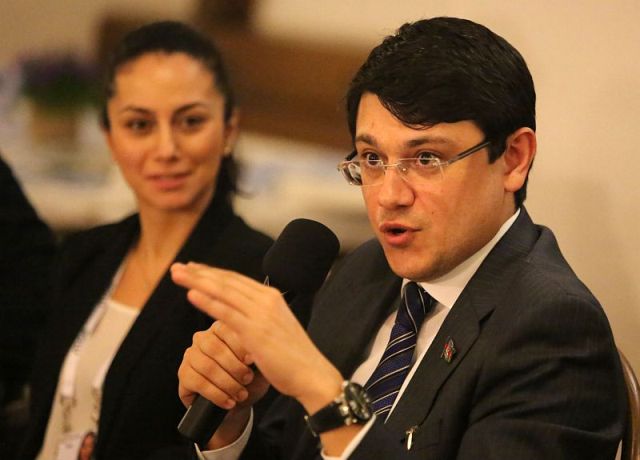 Milli Məclisin komitə sədrindən Tənzilə R&uuml;stəmxanlıya dəstək  
