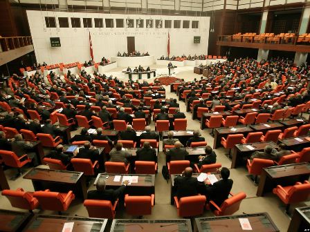 T&uuml;rkiyə parlamenti f&ouml;vqəladə vəziyyət rejiminin uzadılmasına razılaşdı