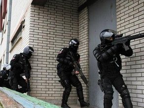 Venesuela polisindən cinayətkarlara qarşı savaş