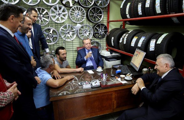 Prezident təkər mağazasında