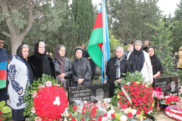Bu g&uuml;n aprel şəhidinin ad g&uuml;n&uuml;d&uuml;r - FOTOLAR