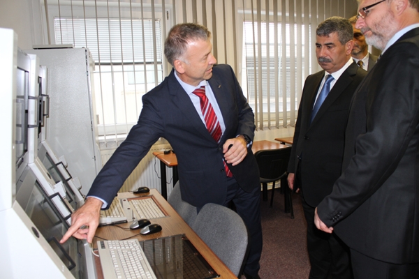 Zakir Həsənov &Ccedil;exiyanın hərbi məhsullar istehsal edən şirkətində olub