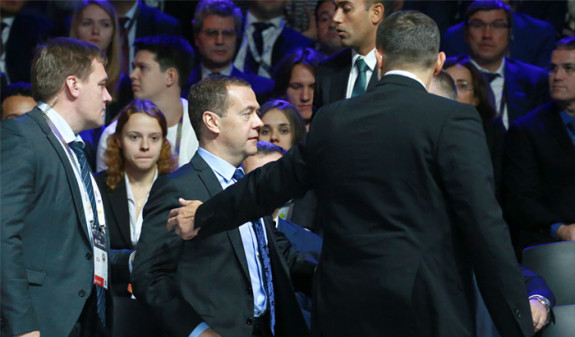 Medvedev iclas zalından təcili çıxarıldı