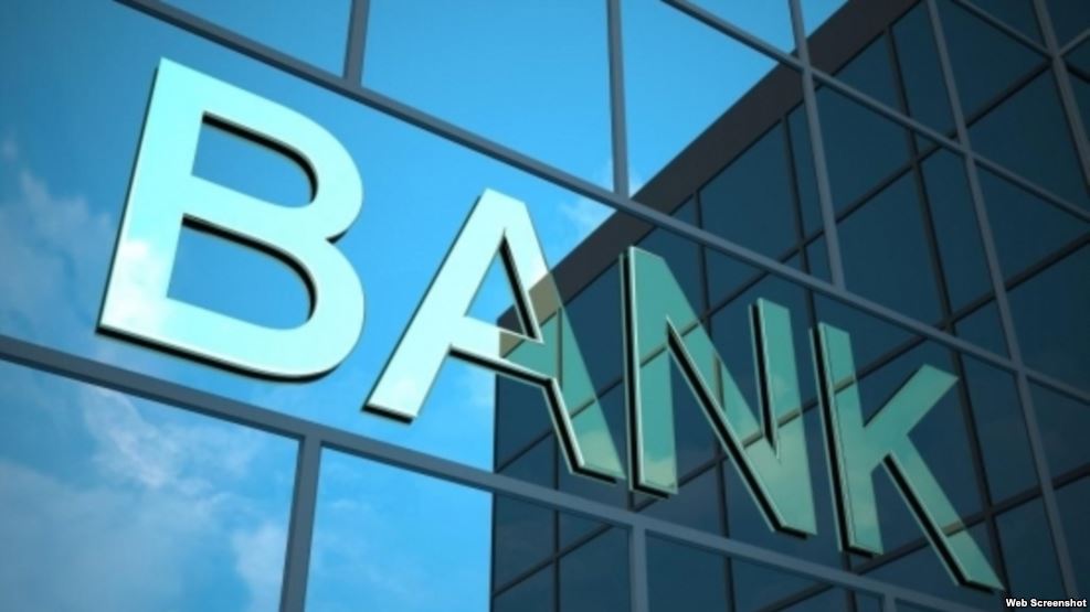 Bağlanan 10 bank əmanətçilərinin 643 milyonunu qaytardılar