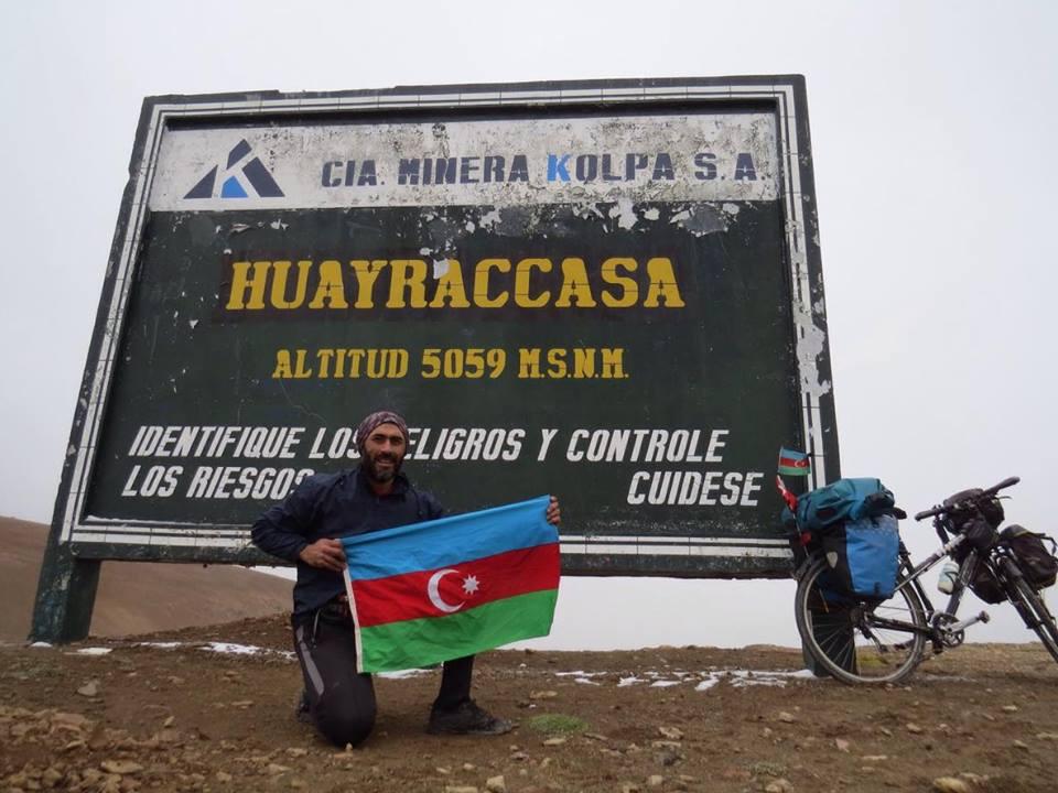 And dağlarında Azərbaycan bayrağı