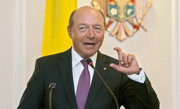 Rumıniyanın keçmiş prezidentinə Moldova vətəndaşlığı verildi