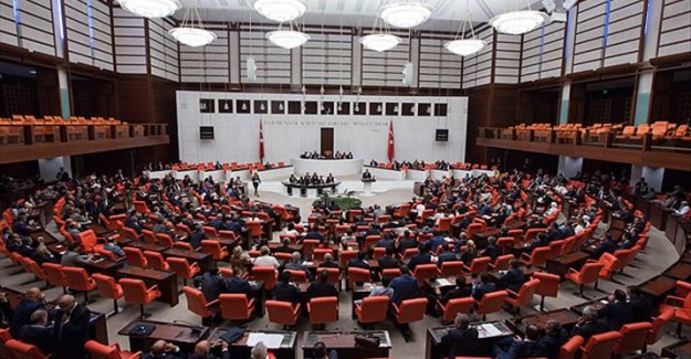 HDP parlamentdə fəaliyyətini dayandırdı