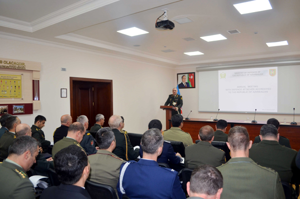 Müdafiə Nazirliyində hərbi attaşelərlə toplantı – FOTO