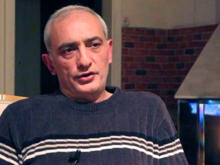 Bakıya gələn erməni yazıçı Xocalı abidəsini ziyarət etdi - FOTO  