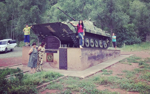Erməni qızları Kəlbəcərin son görüntülərini yaydı - Foto, Video