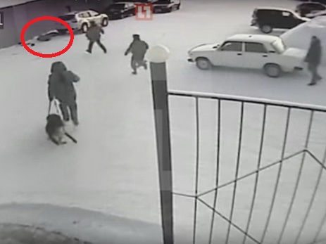 Rusiyada azərbaycanlı gizirin mayoru güllələdiyi kadrlar - VİDEO
