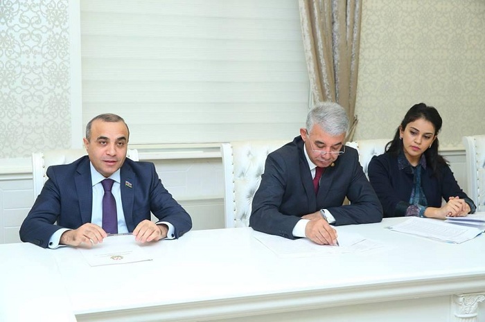 Azay Quliyev Binəqədi sakinlərinin problemlərini müzakirə edib