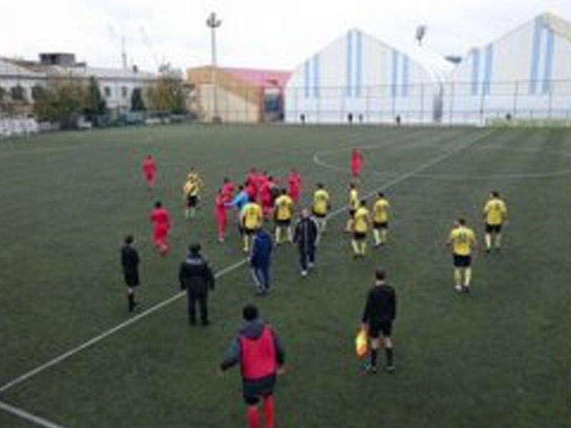 Futbolçudan xoşagəlməz hərəkət - Video 