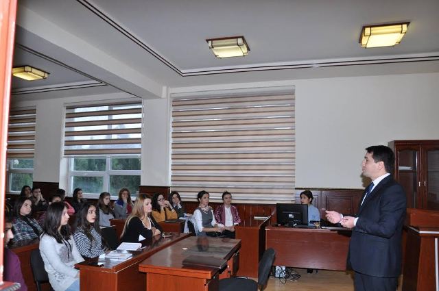 Hikmət Hacıyev BDU-da ingiliscə mühazirə oxudu
